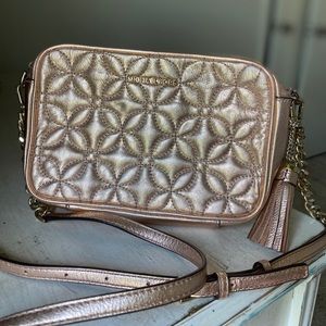 LIKE NEW Micheal Kors purse!